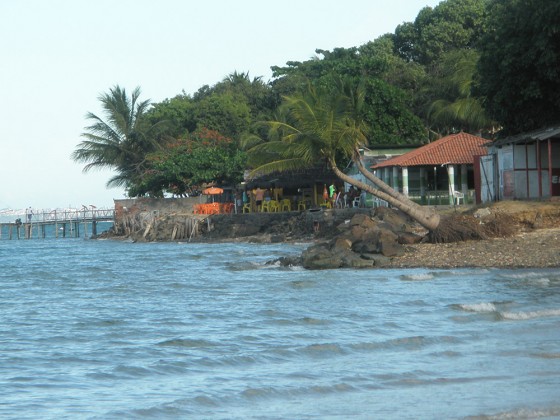 Praia de Ponta de Areia em Itaparica. Foto de Ionira