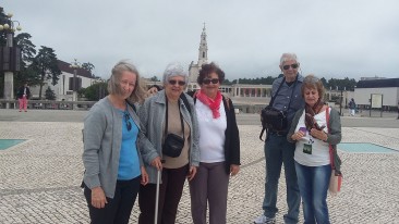 Família visitando Fátima. Foto de Sr. Marcelo