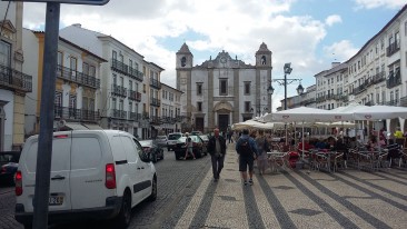 Praça do Giraldo, Igreja de Santo Antão. Foto de Ionira