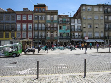 Praça em Porto. Foto de Eliana