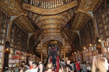 Escada da Livraria Lello. Foto de Luiz