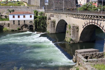 Ponte sobre o rio Cávado.. Foto de Luiz